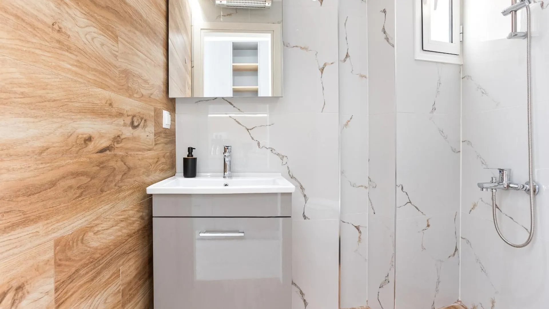 New Glamorous Apartment In Downtown Thessaloníki